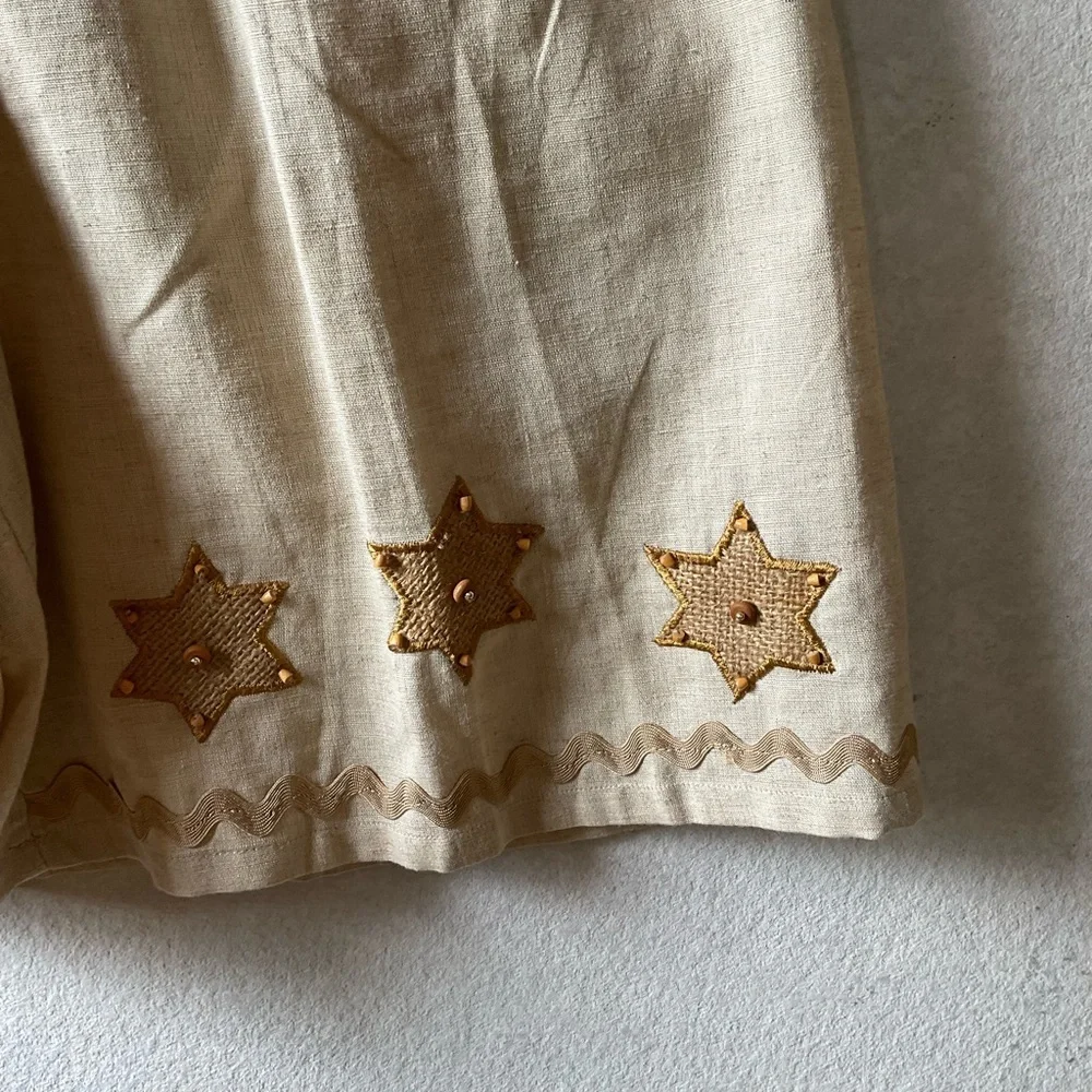 Beige Embroidered Women's Shorts. Linen blend. Size M